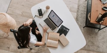 Del home office al trabajo híbrido: los desafíos para las empresas y el ‘síndrome de la cabaña’ en los empleados